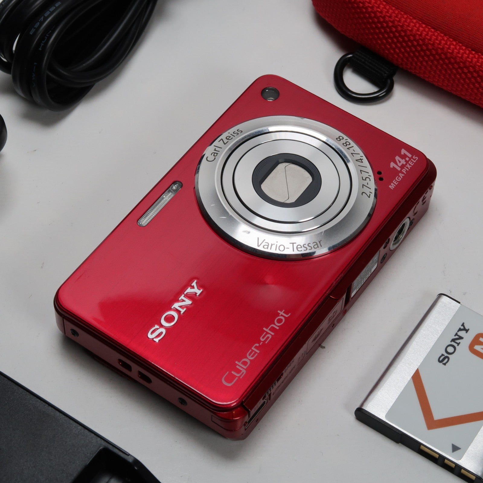 Sony Cybershot DSC-W560 14.1MP Digital Camera Red, Case – Excellent