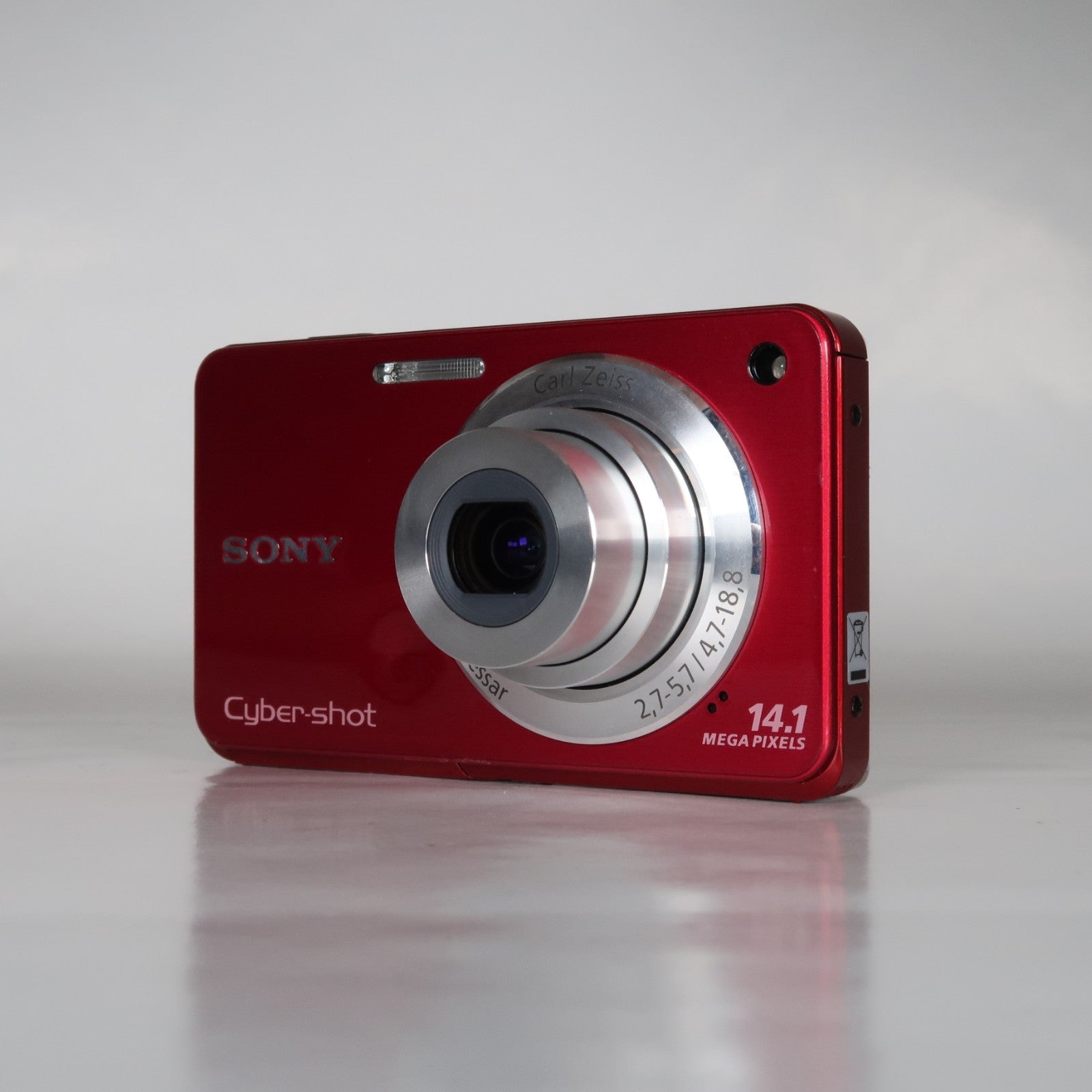 Sony Cybershot DSC-W560 14.1MP Digital Camera Red, Case – Excellent