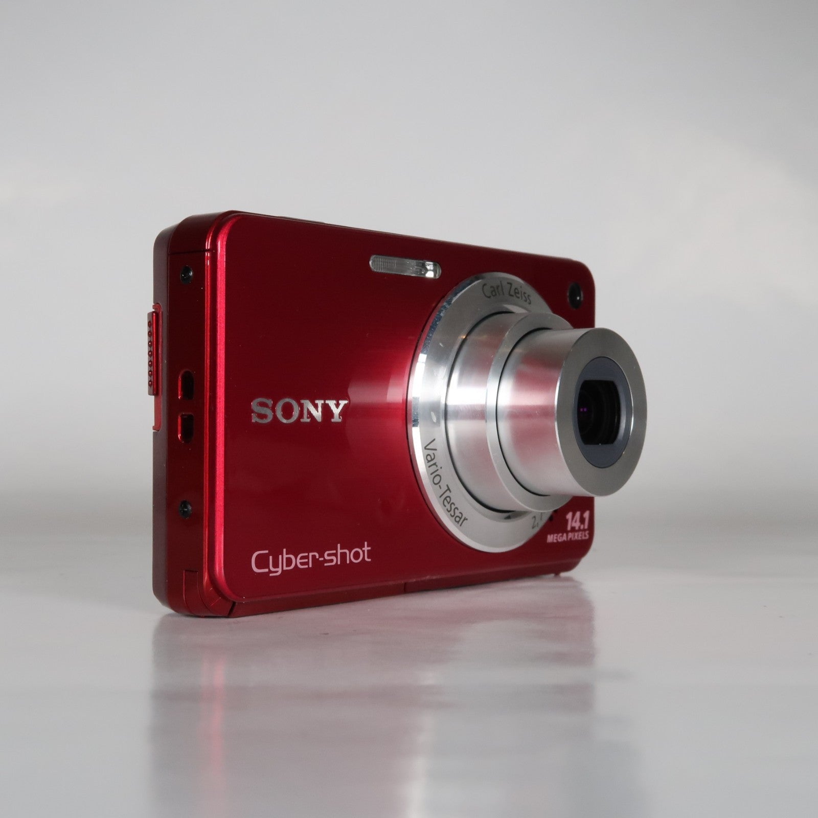 Sony Cybershot DSC-W560 14.1MP Digital Camera Red, Case – Excellent