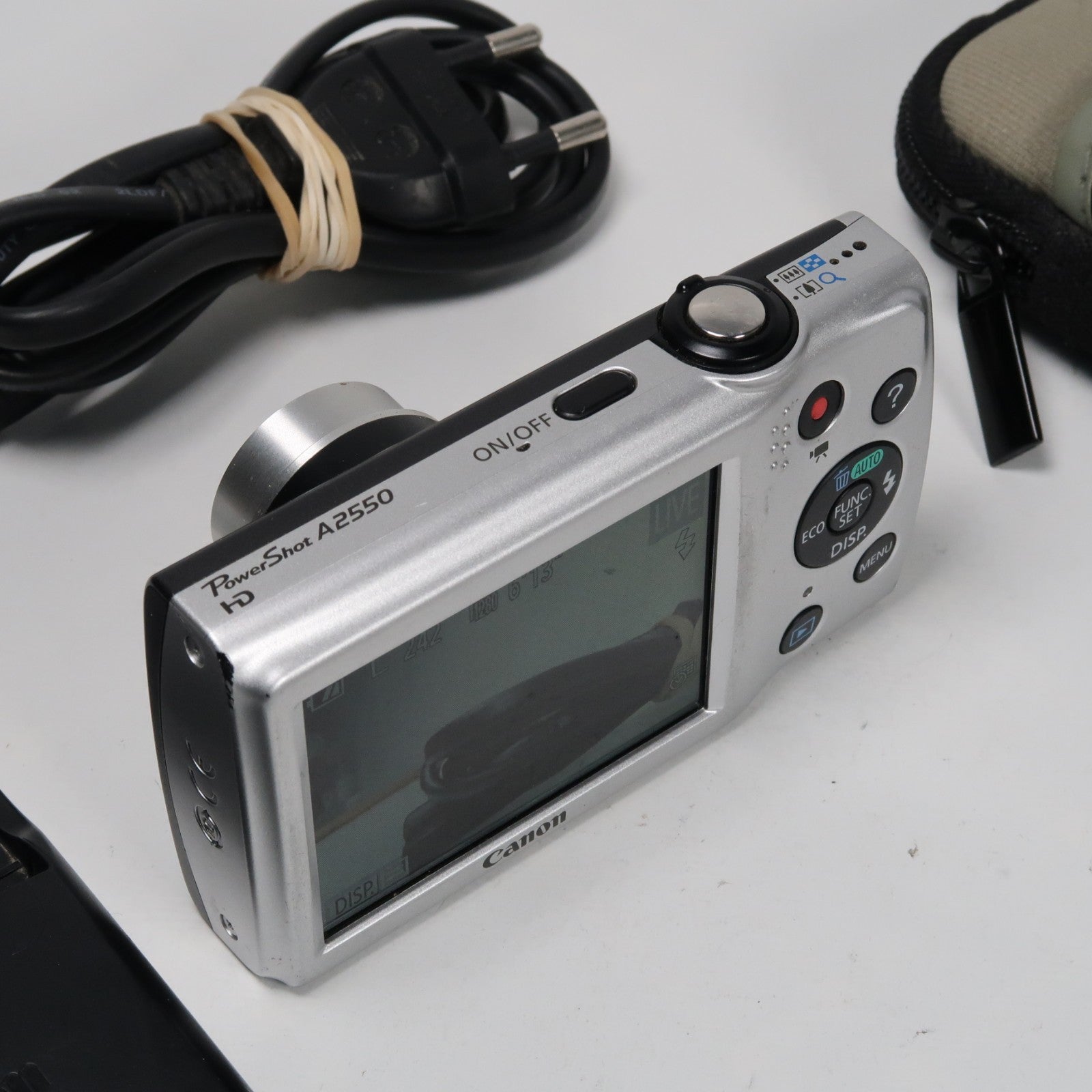 Canon Powershot A2550 HD 16.0MP + Canon Powershot A3200 Digital Cameras Bundle