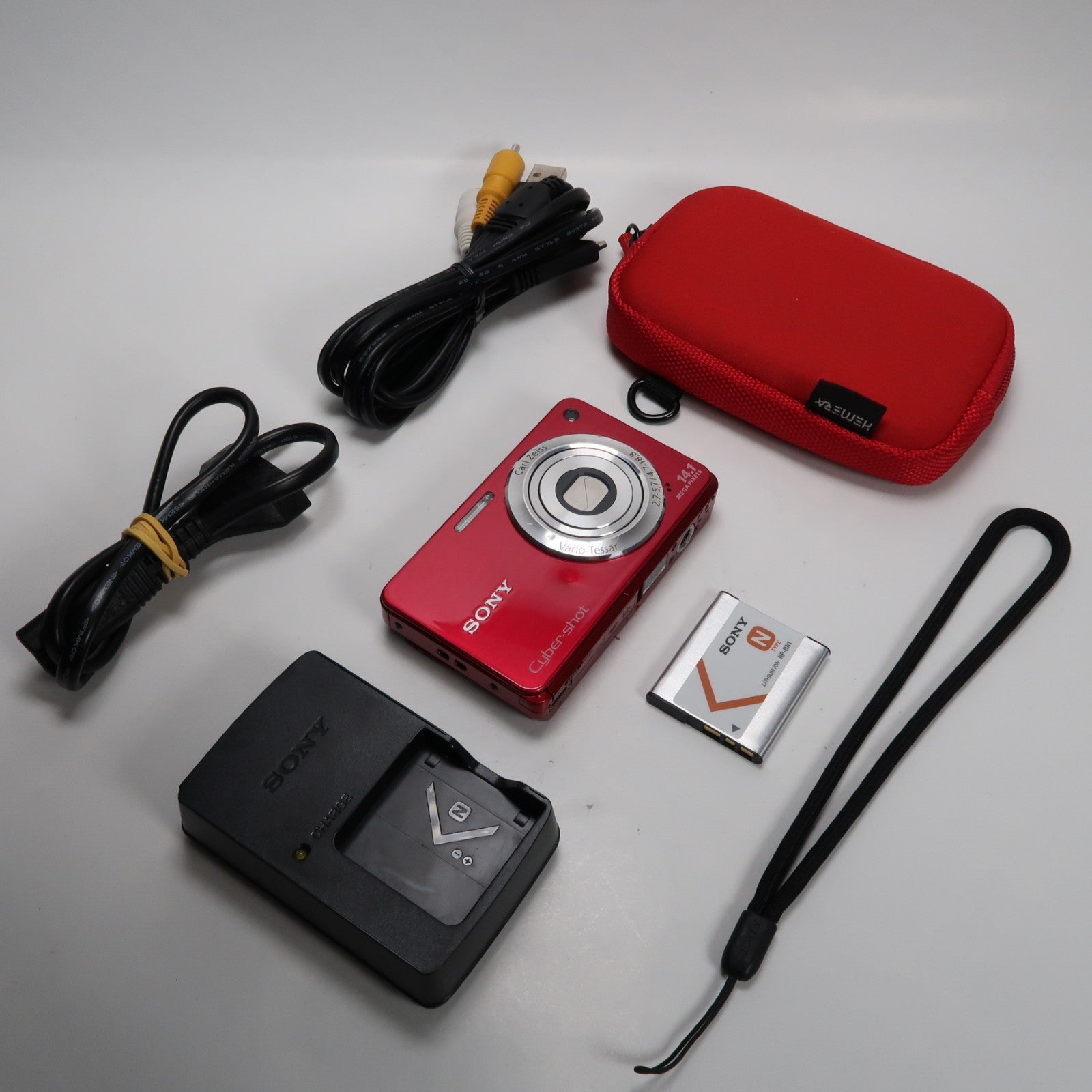 Sony Cybershot DSC-W560 14.1MP Digital Camera Red, Case – Excellent