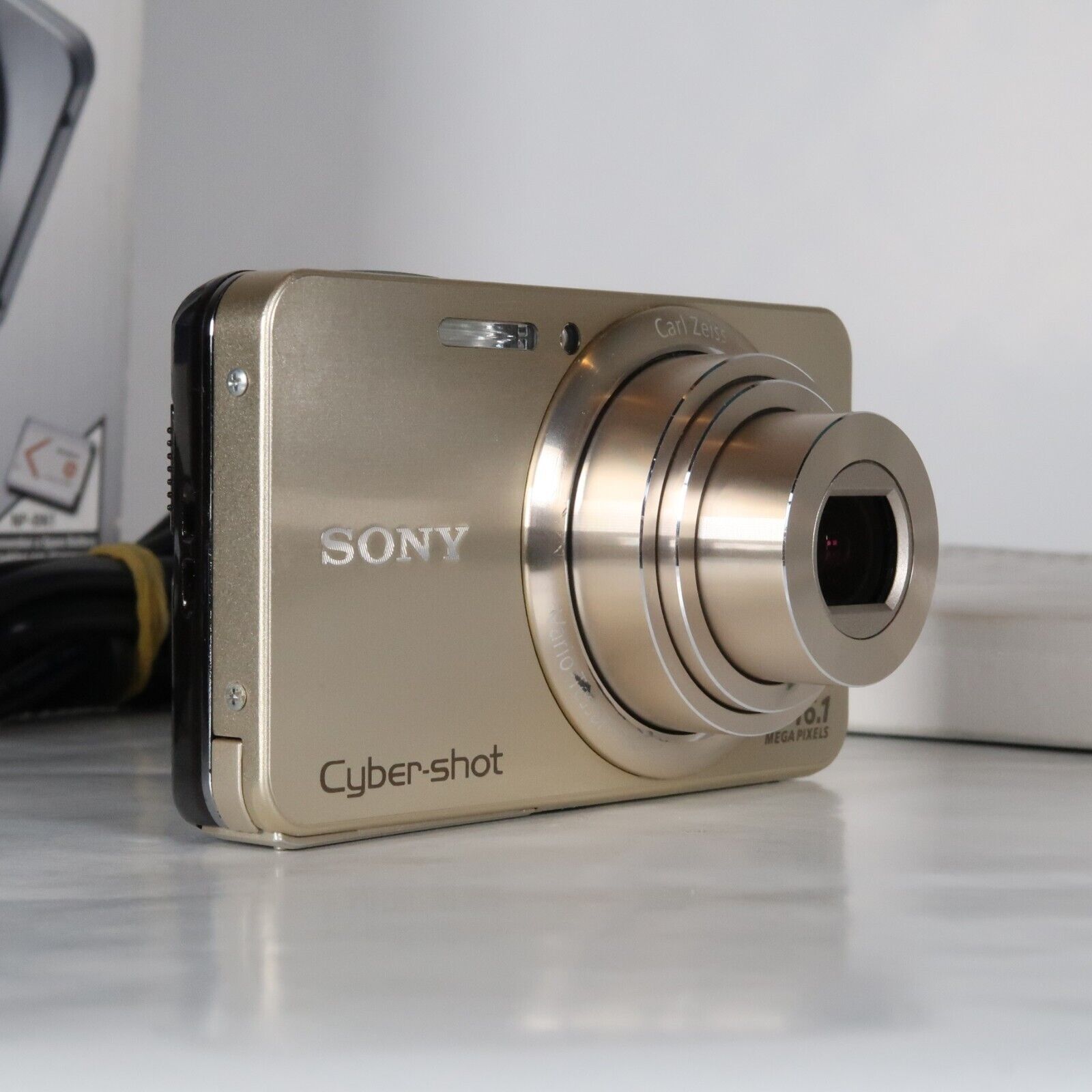 Sony Cyber-Shot DSC-W570 16.1MP 5x Digital Camera Gold – Very Good
