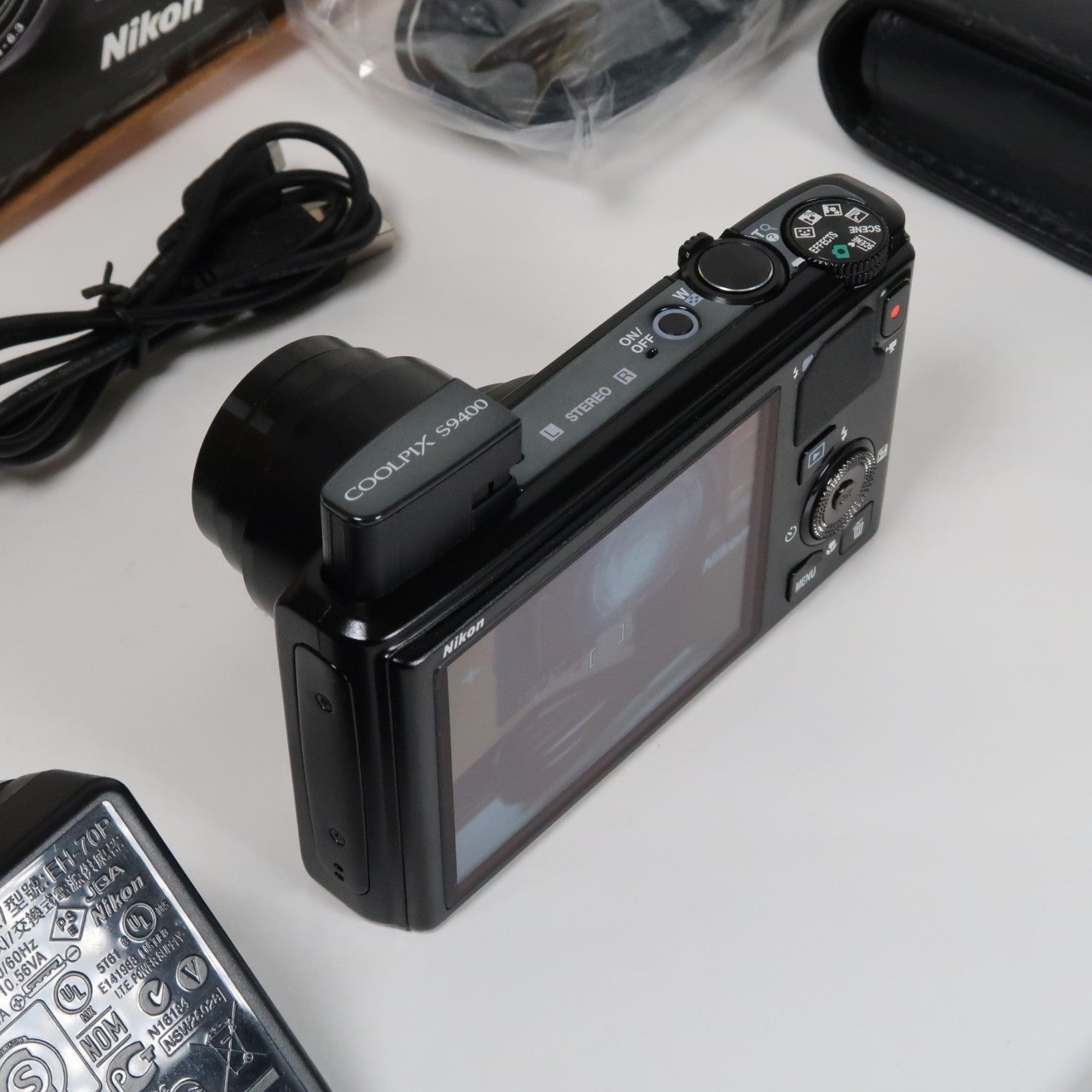 Nikon Coolpix S9400 Digital Camera – Black – 18MP 18x Zoom [Mint] with Original Packaging &amp; SD Card