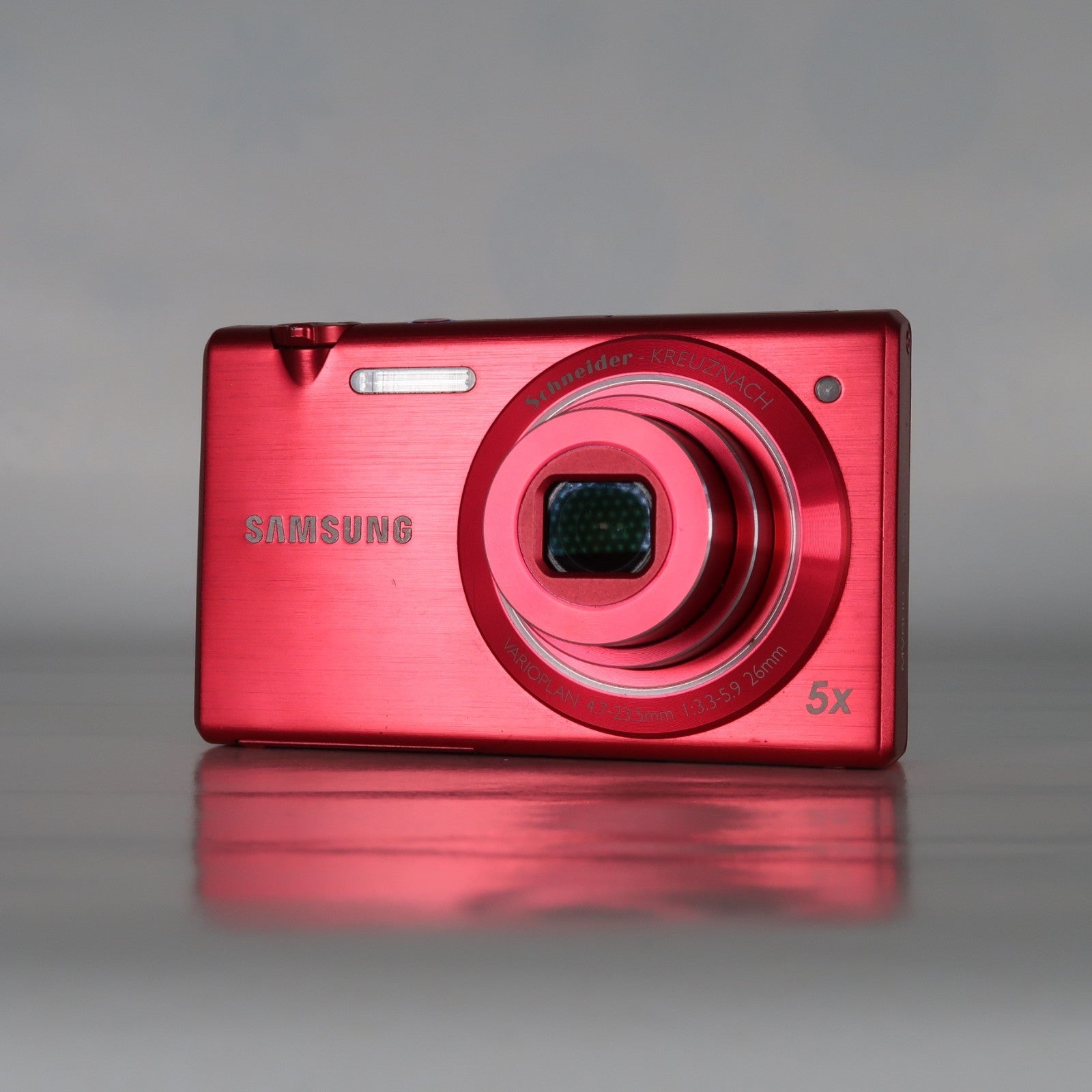 Samsung MV Series MV800 16.1MP Digital Camera Red, Case - Excellent