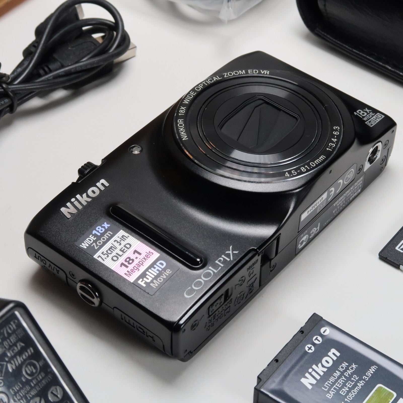 Nikon Coolpix S9400 Digital Camera – Black – 18MP 18x Zoom [Mint] with Original Packaging &amp; SD Card