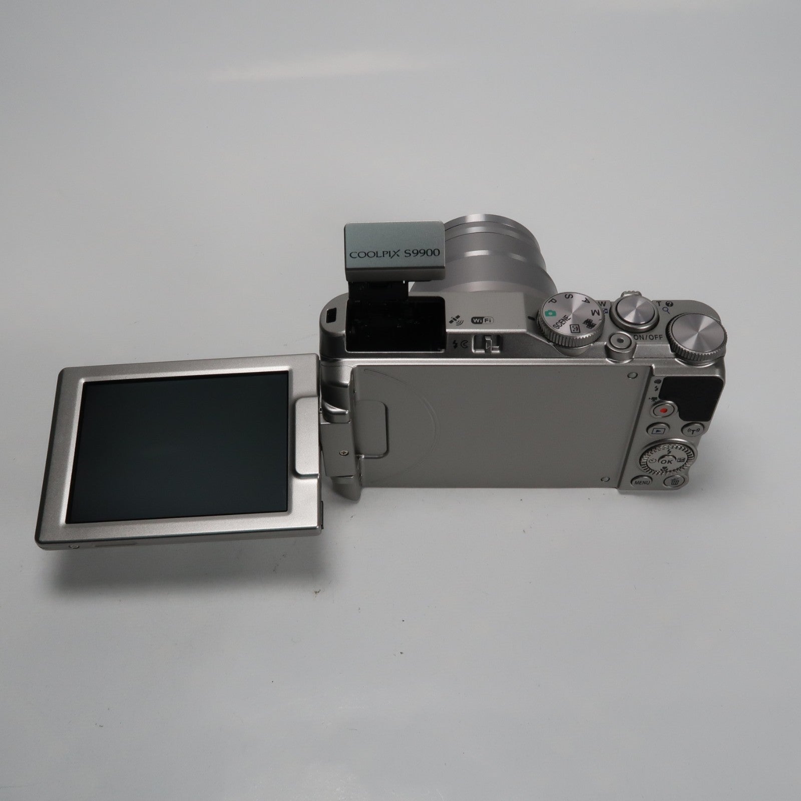 [Mint] Nikon Coolpix S9900 30x Digital Compact Camera Silver + Case + SD Card