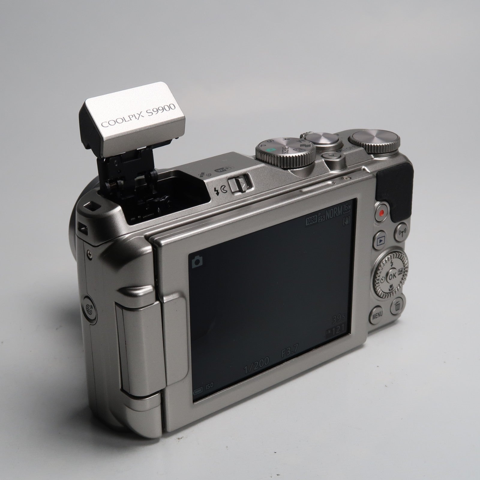 [Mint] Nikon Coolpix S9900 30x Digital Compact Camera Silver + Case + SD Card