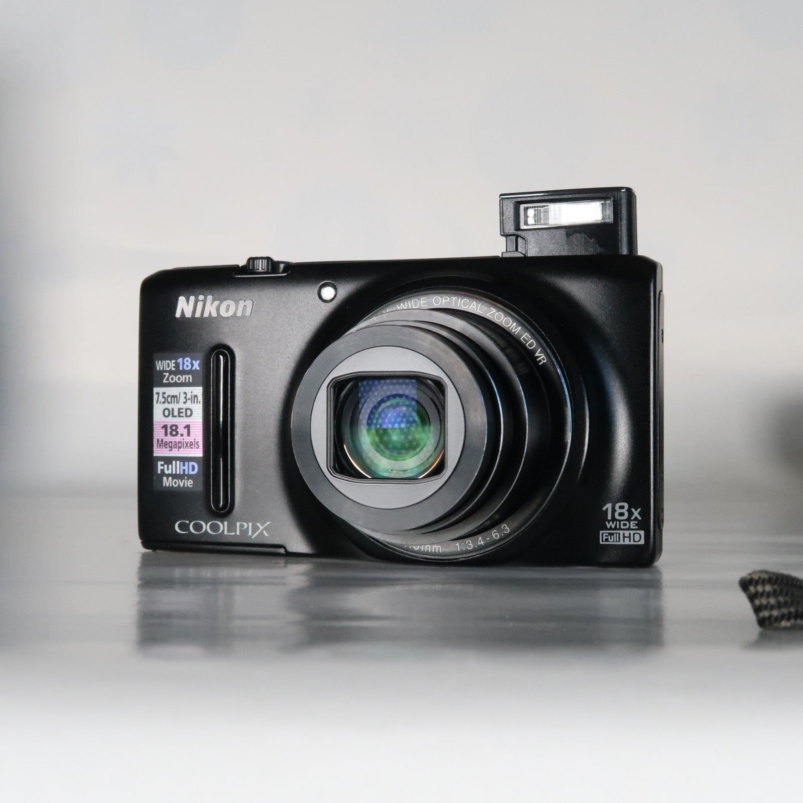 Nikon Coolpix S9400 Digital Camera – Black – 18MP 18x Zoom [Mint] with Original Packaging &amp; SD Card