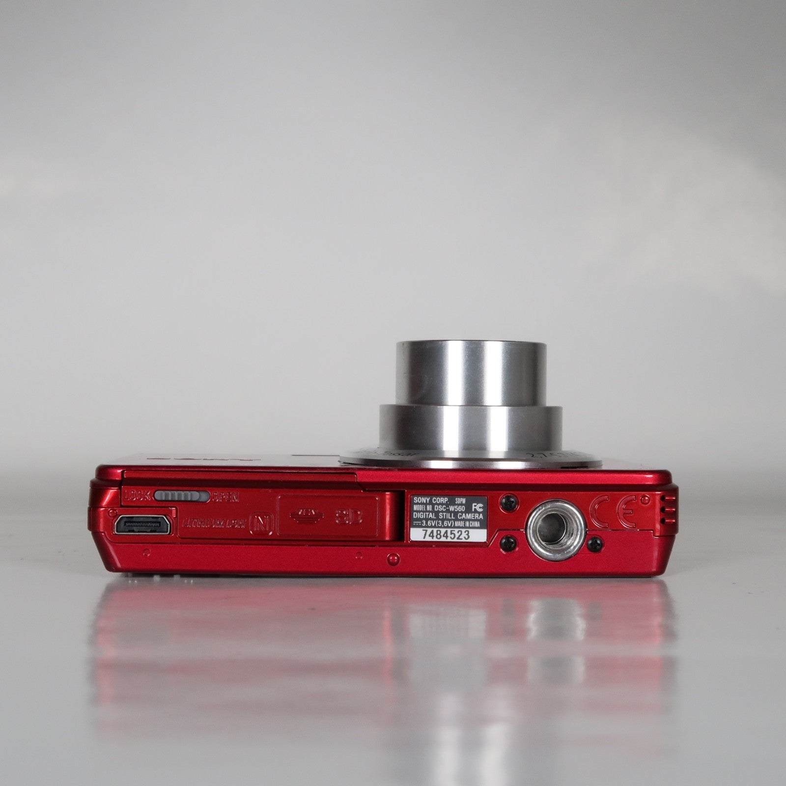Sony Cybershot DSC-W560 14.1MP Digital Camera Red, Case – Excellent