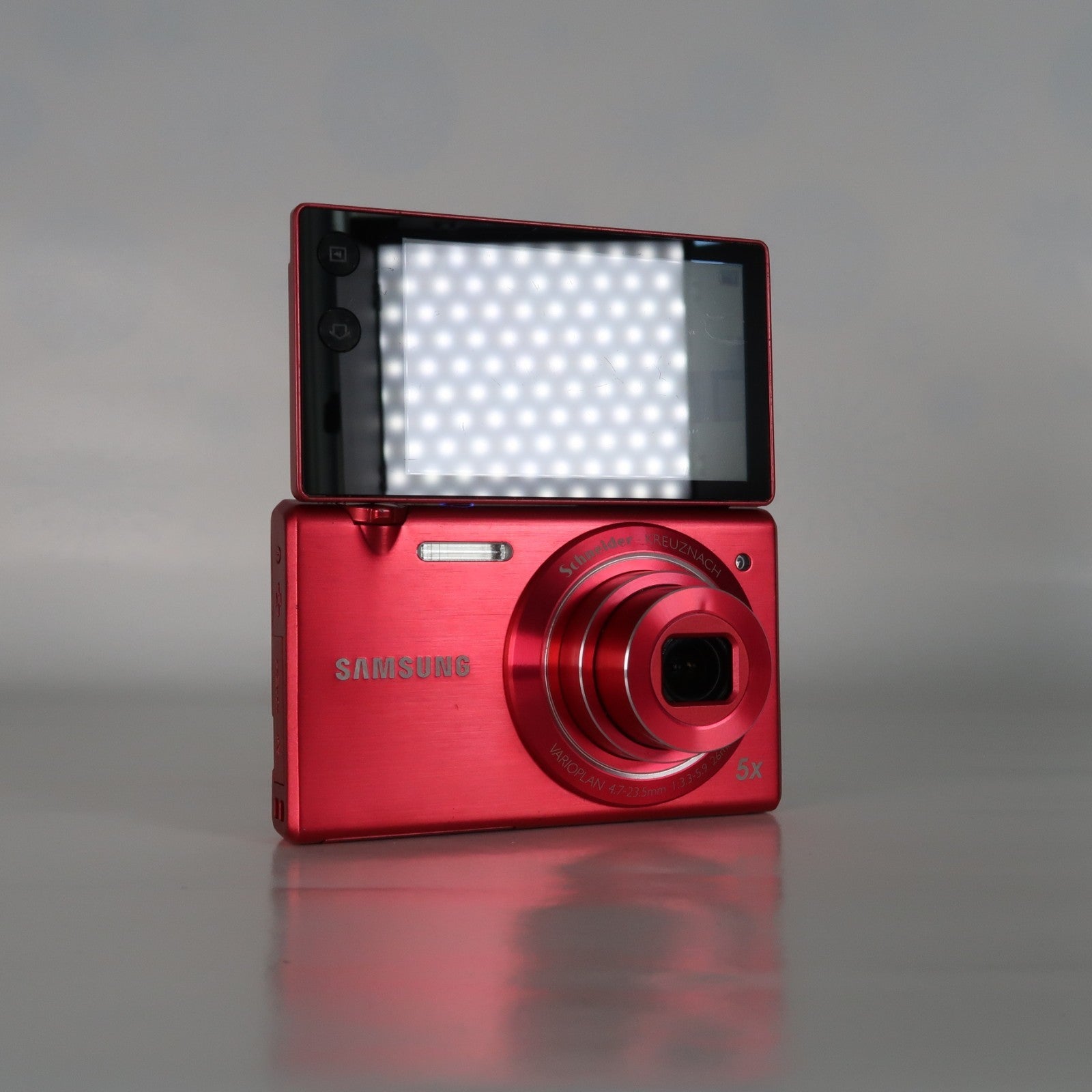 Samsung MV Series MV800 16.1MP Digital Camera Red, Case - Excellent