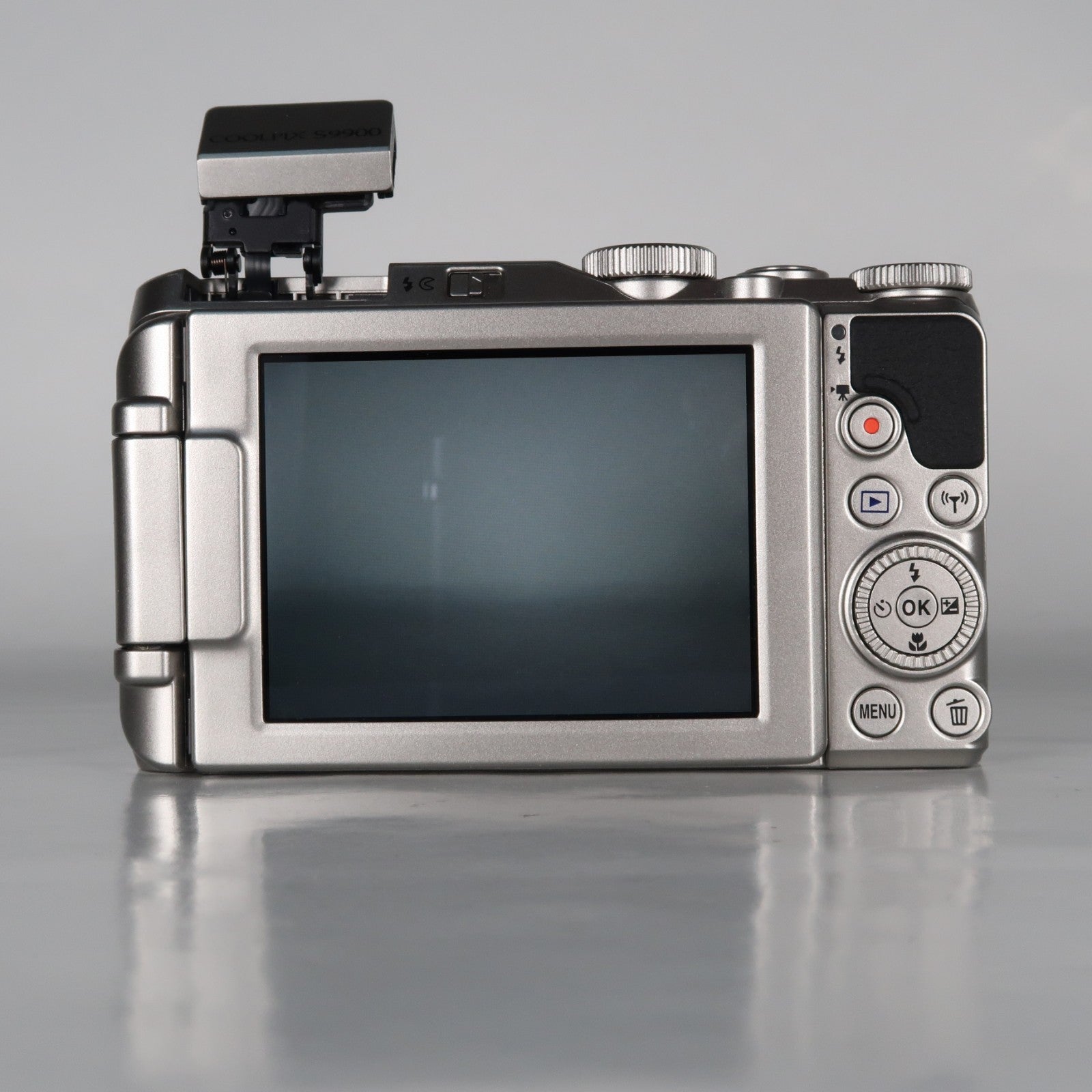 [Mint] Nikon Coolpix S9900 30x Digital Compact Camera Silver + Case + SD Card