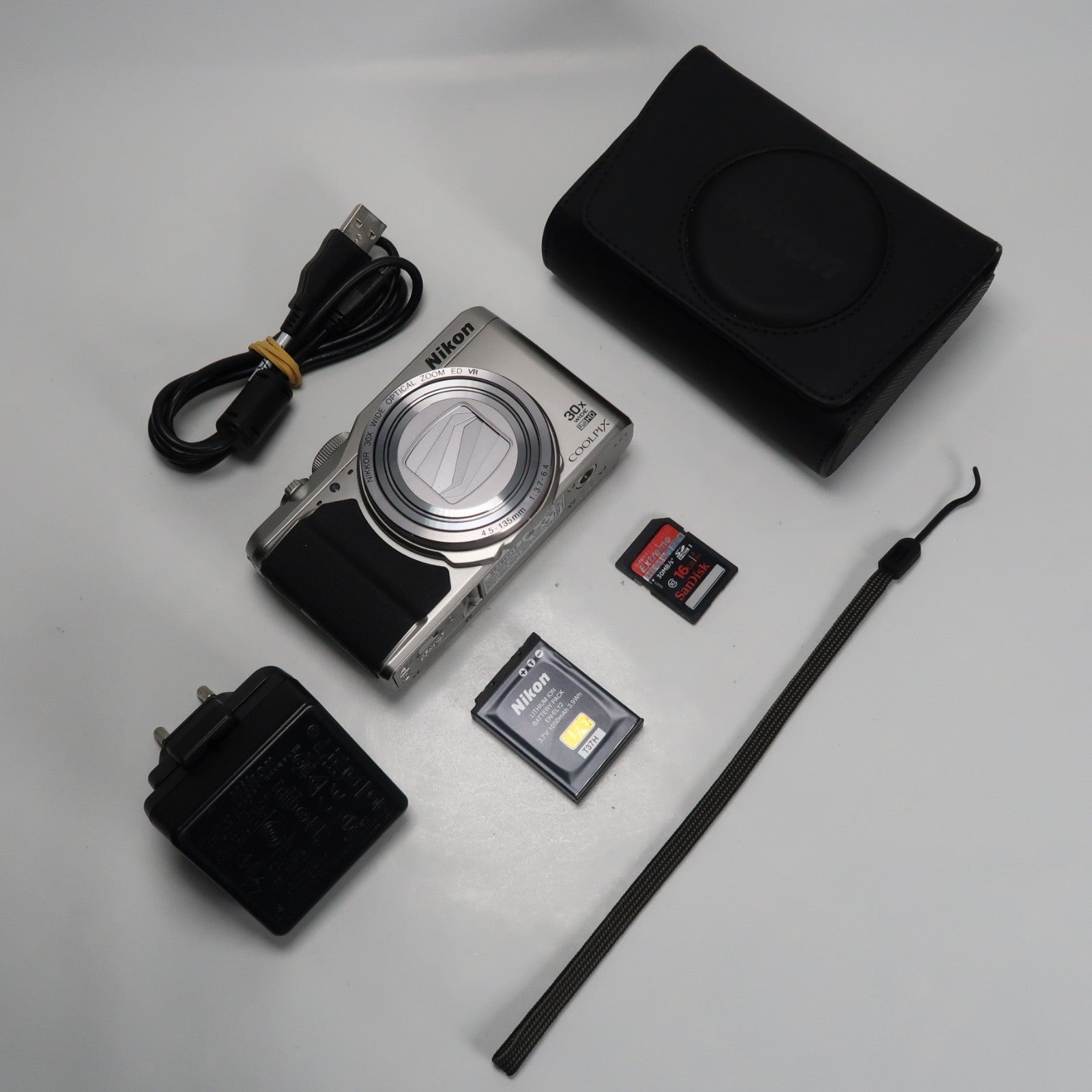 [Mint] Nikon Coolpix S9900 30x Digital Compact Camera Silver + Case + SD Card