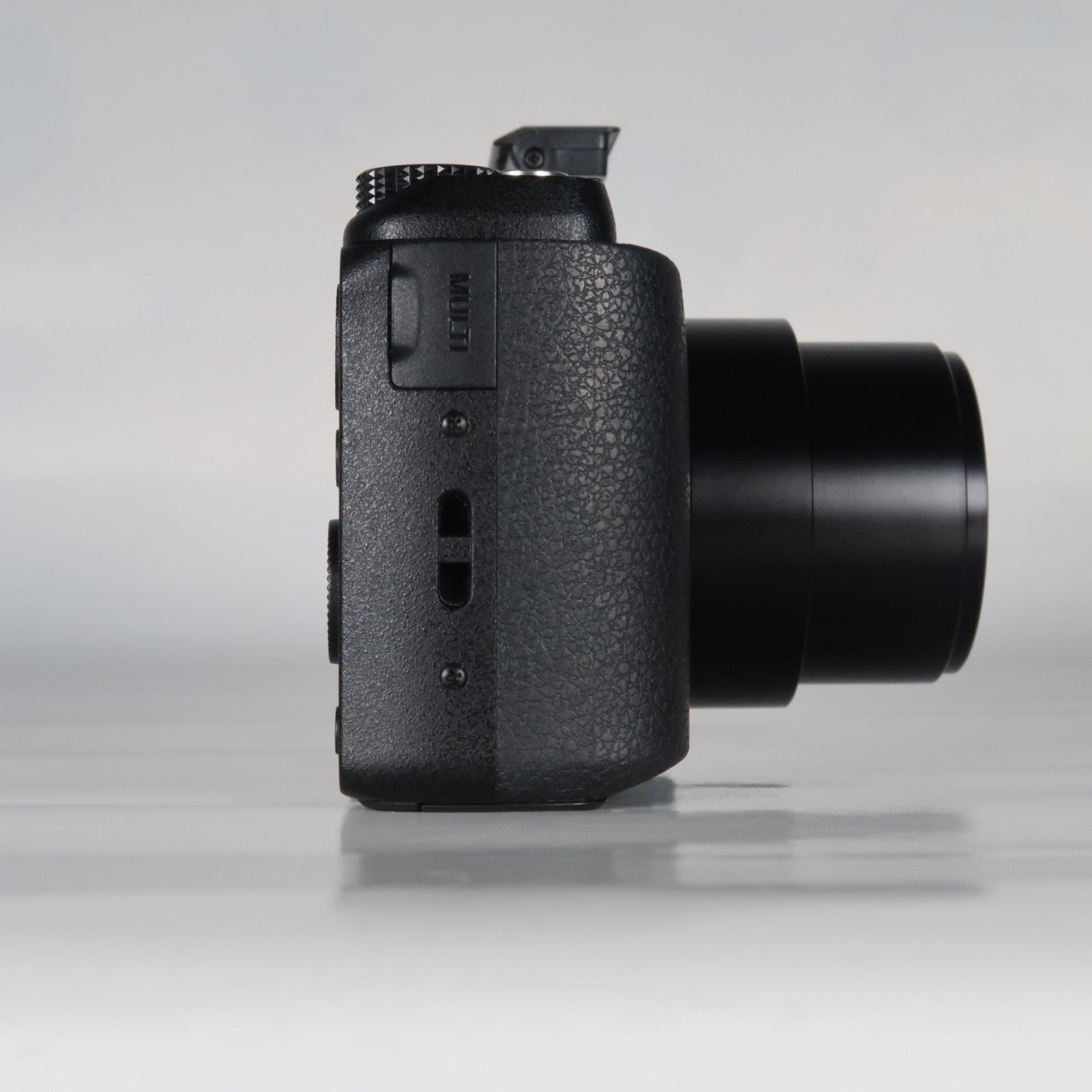 Sony CyberShot DSC-HX60V 20.4MP – Black – 30x Zoom + Case + 32GB SD Card