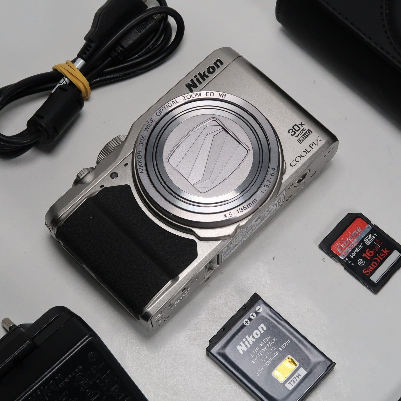 [Mint] Nikon Coolpix S9900 30x Digital Compact Camera Silver + Case + SD Card