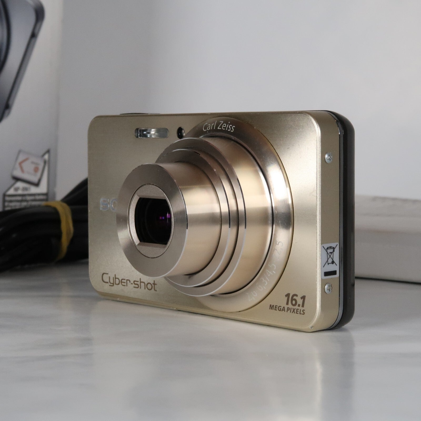 Sony Cyber-Shot DSC-W570 16.1MP 5x Digital Camera Gold – Very Good
