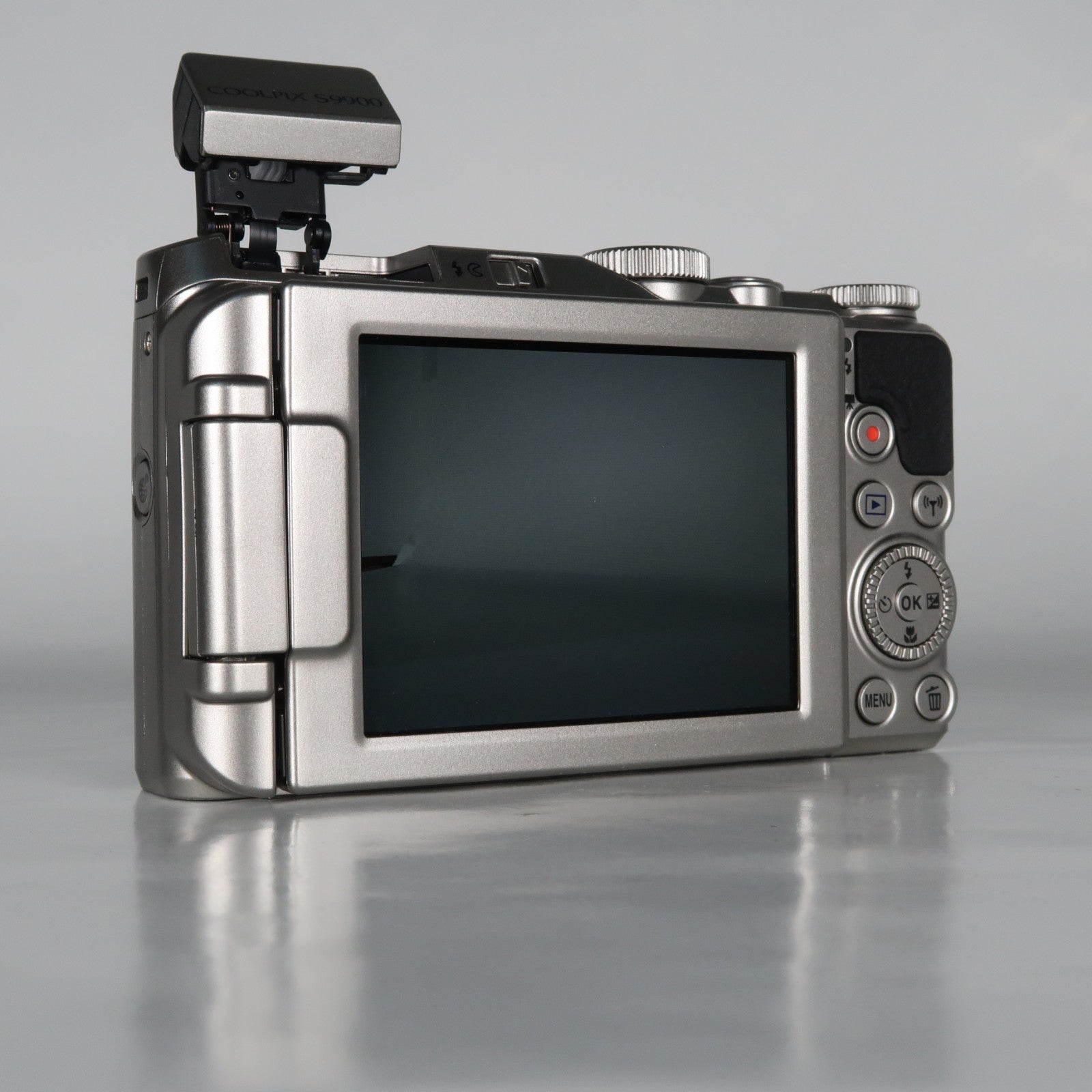 [Mint] Nikon Coolpix S9900 30x Digital Compact Camera Silver + Case + SD Card