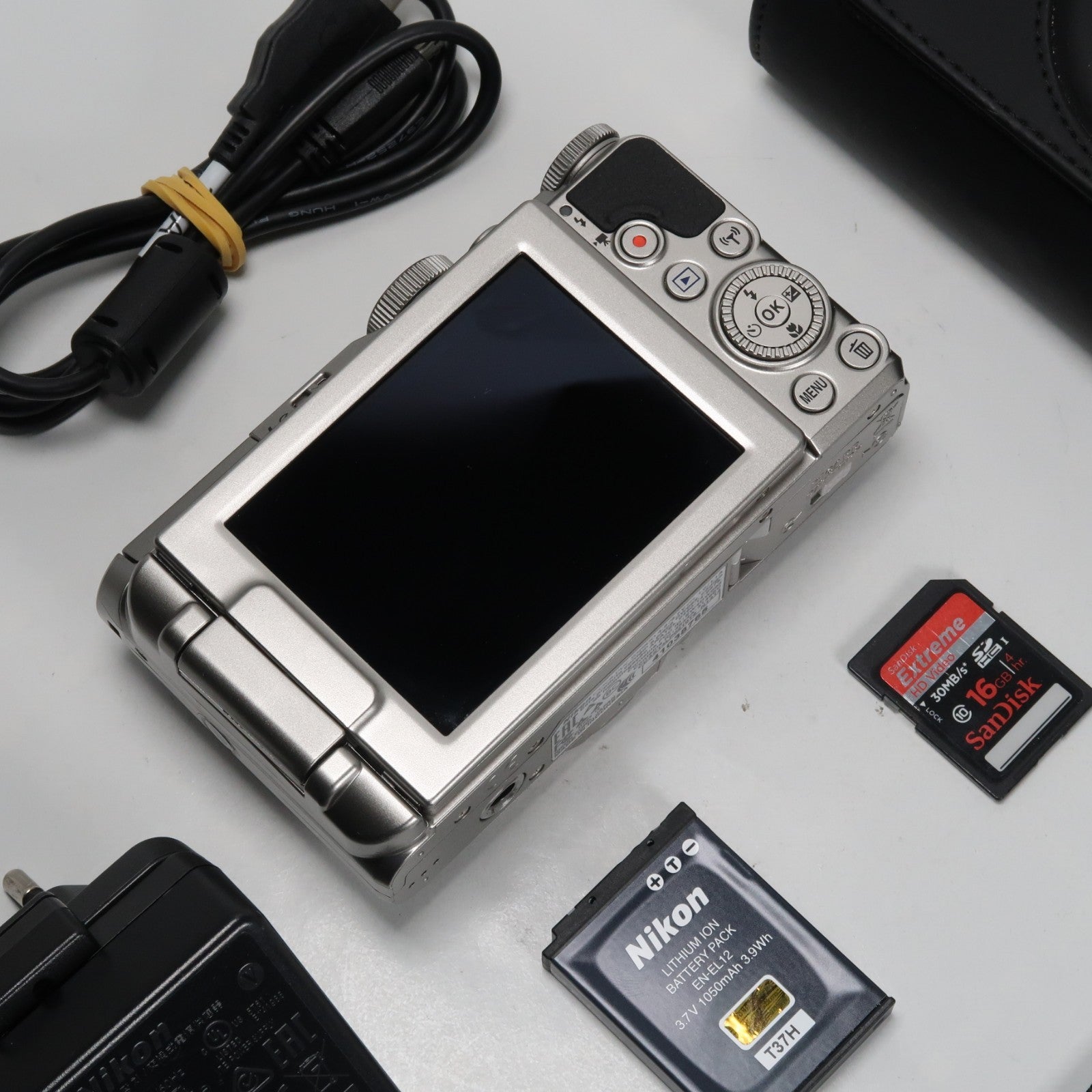 [Mint] Nikon Coolpix S9900 30x Digital Compact Camera Silver + Case + SD Card