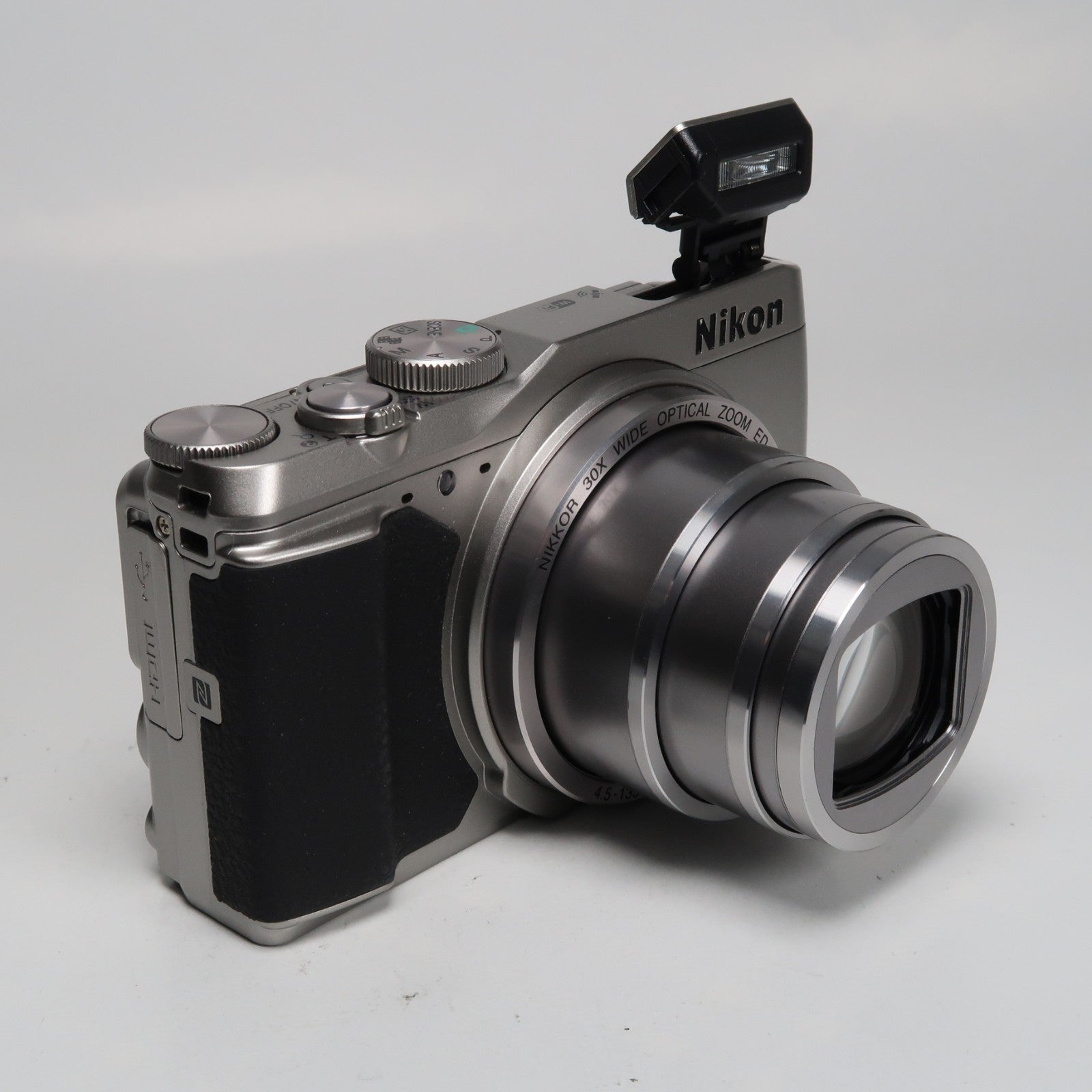 [Mint] Nikon Coolpix S9900 30x Digital Compact Camera Silver + Case + SD Card