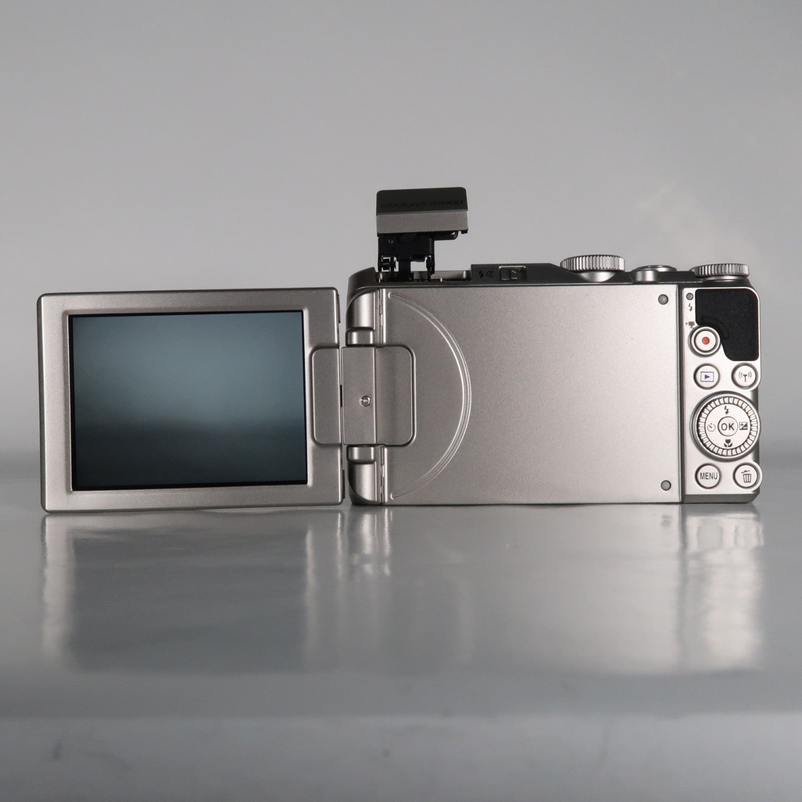 [Mint] Nikon Coolpix S9900 30x Digital Compact Camera Silver + Case + SD Card