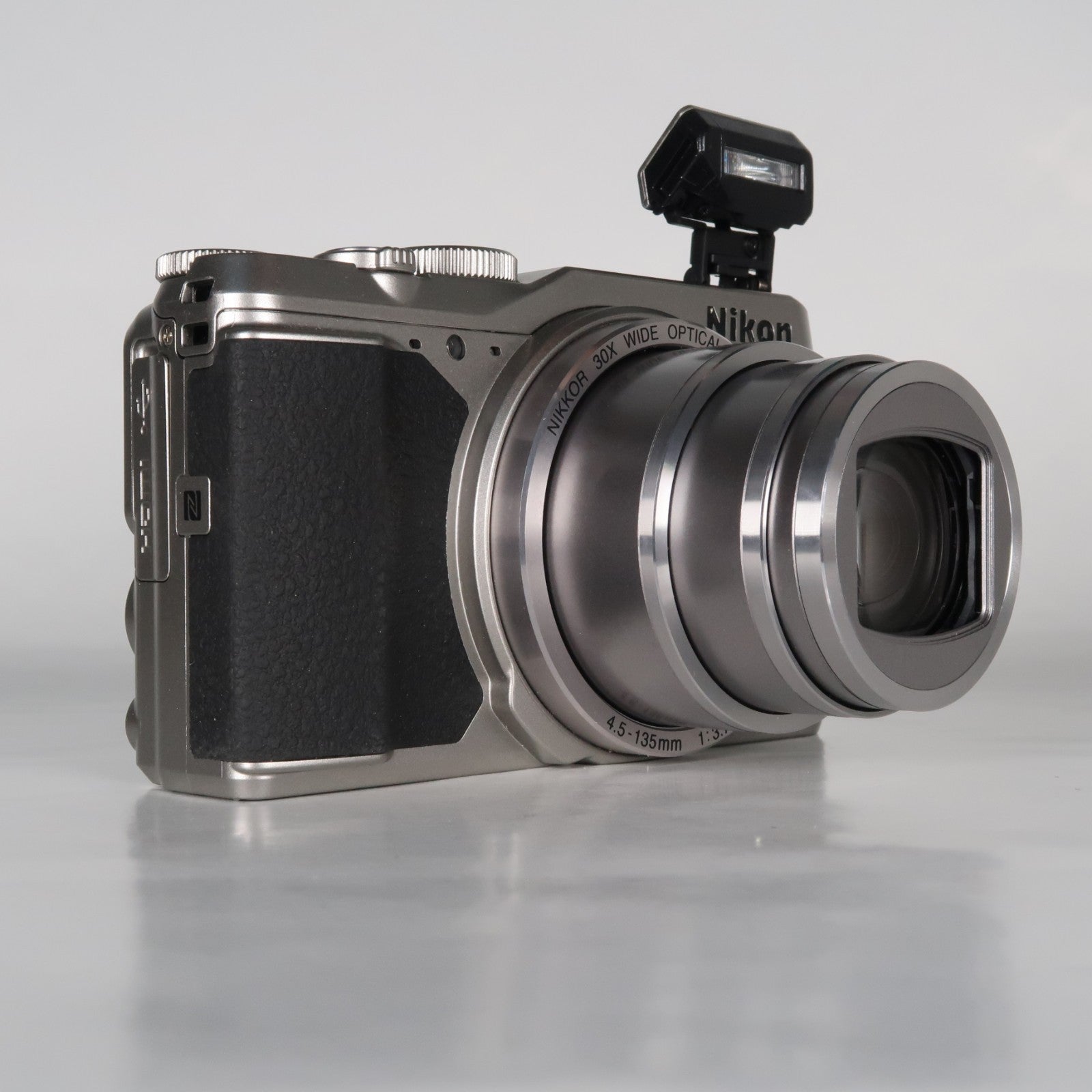 [Mint] Nikon Coolpix S9900 30x Digital Compact Camera Silver + Case + SD Card